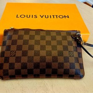 Authentic Louis Vuitton damier ebene pouchette.